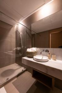 Luxury one bedroom apartment - Best location的一间浴室