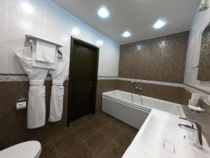 Park-Hotel Vishnevaya Gora的一间浴室