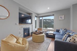 Zola Retreat- RARE Luxury Ski in/out *Hot tub, BBQ, Double heated garage*平面图