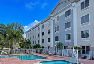 萨拉索塔Comfort Inn & Suites Sarasota I75的相册照片