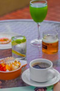 若昂佩索阿绿茵酒店的桌子,咖啡,饮料