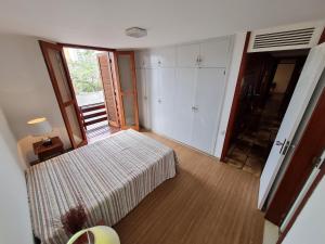 瓜拉派瑞Casa Super Agradável, 250 metros da praia da Areia Preta, cinco quartos com ar, wifi, garagem, completa的相册照片