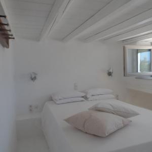 Paros Apartments Cottage客房内的一张或多张床位