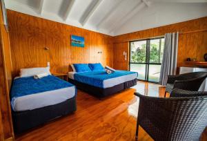艾图塔基村酒店客房内的一张或多张床位