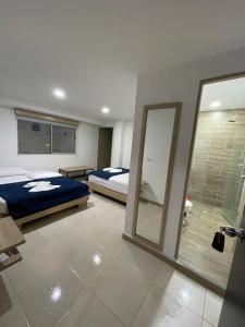 HOTEL MEDELLIN CENTRAL的一间浴室