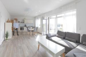 Moderne 2 Zimmer Ferienwohnung mit Dachterrasse - 95qm的休息区