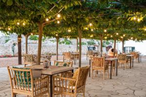 Agroturismo Llucasaldent Gran Menorca - Adults Only餐厅或其他用餐的地方