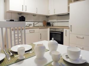 Apartment Sturm by Interhome的厨房或小厨房