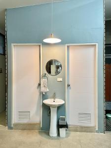 Dara Three Hostel ดาราตรี的一间浴室