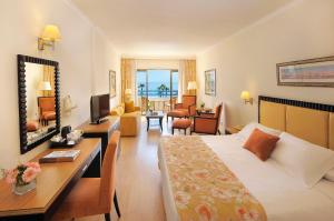 利马索尔伊莱亚斯海滨酒店的相册照片