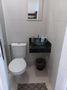 FLAT / APARTAMENTO NA PRAIA DO FORTE的一间浴室
