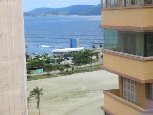 桑托斯Real Pé na Areia - José Menino/ Santos的从大楼内可欣赏到海景