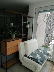 Relax-Apartment mit Sauna的休息区