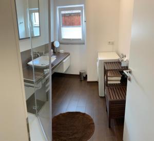 Ferienwohnung Janus Altstadt-Hameln Haus 2 inklusive Parkplatz - mit und ohne Terrasse oder Loggia的电视和/或娱乐中心