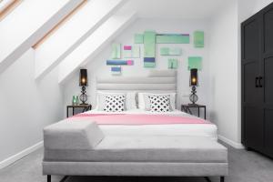 克拉科夫老城英迪格酒店客房内的一张或多张床位