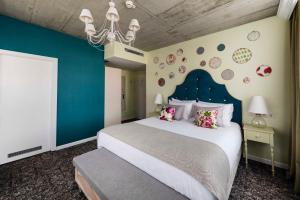 克拉科夫老城英迪格酒店客房内的一张或多张床位