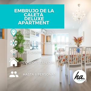 加的斯El Embrujo de La Caleta Ha Apartment的一张桌子和椅子的房间的图片