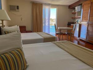 阿卡普尔科阿卡普尔科阿尔巴套房酒店的酒店客房设有两张床,享有海景。