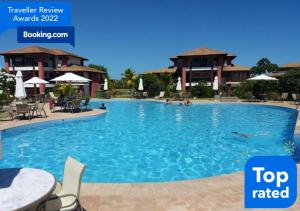 普拉亚多PRAIA DO FORTE - PISCINAS NATURAIS的顶级的度假村的大型游泳池