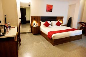 Hotel Thamburu International客房内的一张或多张床位