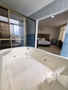 Zahira Hotel Melgar的一间浴室