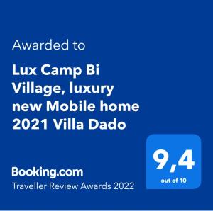 法扎纳Lux Camp Bi Village, Mobile home Villa Dado的卢克营的屏幕对豪华新移动房屋的挑战
