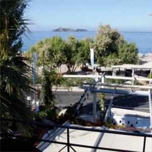 帕特雷卡沃克里斯托酒店的从度假村的阳台上可欣赏到海景