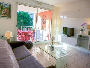 Apartment Les Calanques du Parc-2 by Interhome的休息区