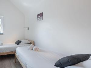 Apartment Les Alizés-1 by Interhome客房内的一张或多张床位