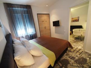 Decanska Apartments客房内的一张或多张床位
