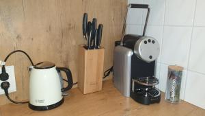 Ferienwohnung Dreiländereck 1的咖啡和沏茶工具