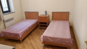Spacious apartment in Aygedzor street客房内的一张或多张床位