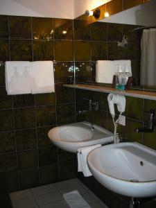 拉考曼内拉酒店的一间浴室