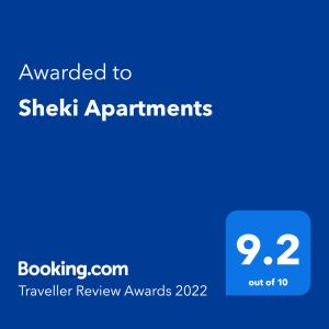 舍基Sheki Apartments的蓝色文本框,上面写着给shk公寓的单词