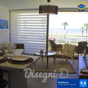 科金博Departamento Av del Mar Coquimbo Disegni 03的海景客厅