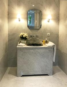 辛特拉金塔圣塞巴斯蒂昂之家旅馆的一间浴室