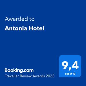 弗拉哈塔Antonia Hotel的蓝色标语,标有授予安大略省酒店的文本