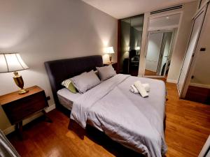 Anggun Luxury Suite客房内的一张或多张床位