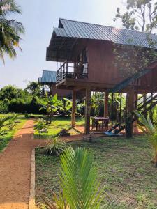 Sigiriya Paddy Field Hut外面的花园