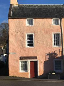 邓布兰Fantastic 2 bed flat in Dunblane High Street的相册照片