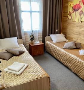 拉达旅馆客房内的一张或多张床位