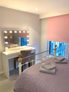 Merchant City Luxury 2 Bedroom Apartment with Secure Parking Available on Request平面图