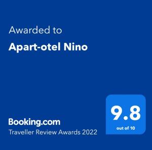 博尔若米Apart-otel Nino的一部手机的屏幕,上面的文本被授予四月的老忍者