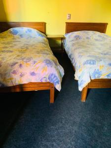 Hospedaje客房内的一张或多张床位