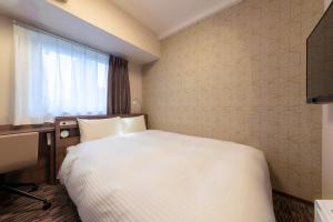 大阪WBF霍玛奇酒店的酒店客房设有床和窗户。