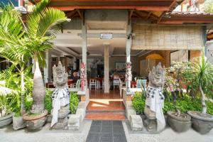 Legian Village Beach Resort - CHSE Certified的门面或入口