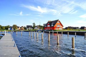 维埃雷格Doppelhaushälfte Sprotte am Breetzer Bodden in Vieregge的相册照片