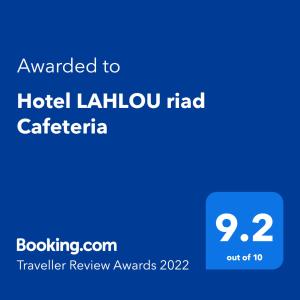 乌季达Hotel LAHLOU riad Cafeteria的手机的屏幕,手机的文本被授予酒店酒类