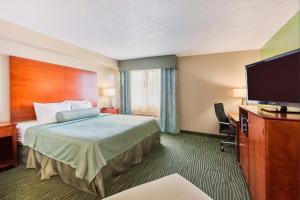 得梅因机场阿美瑞辛套房酒店酒店 客房内的一张或多张床位
