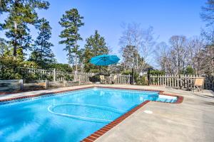 ApplingLuxe Lake House with Pool and Dock on Deep Water Cove!的相册照片